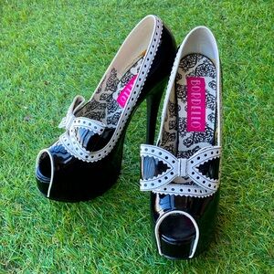 Rare Bordello B&W Pin Up Peep Toe Bow Pumps | Mobster Heels | Betty Paige | sz 6